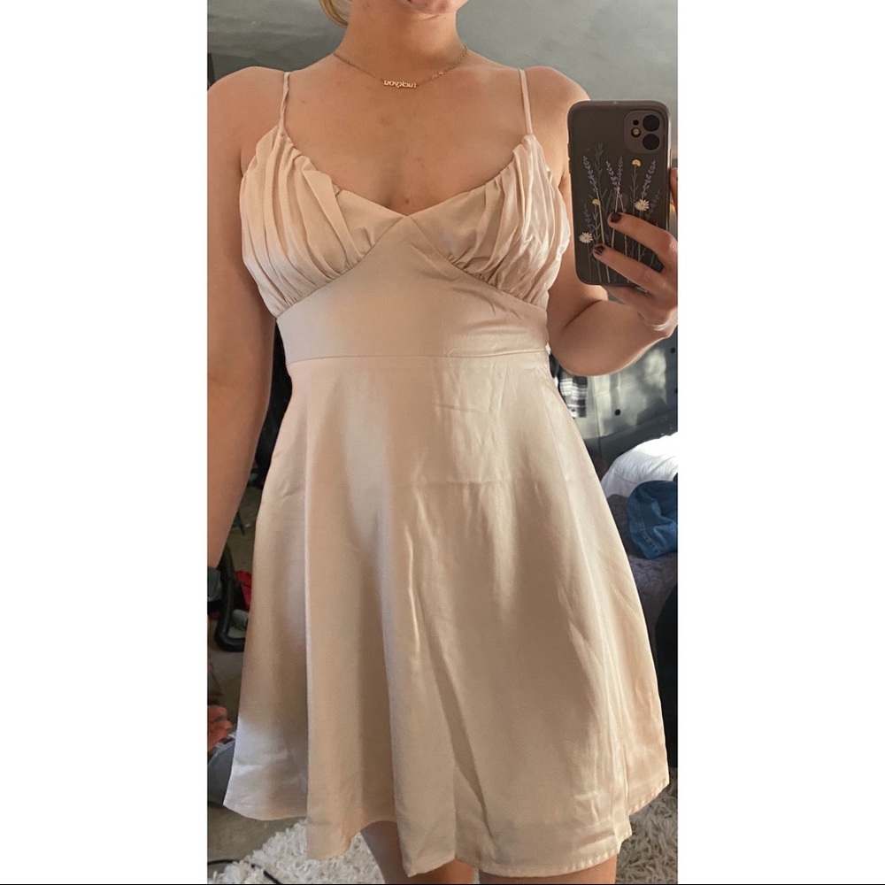Silky flowy dress, never worn before